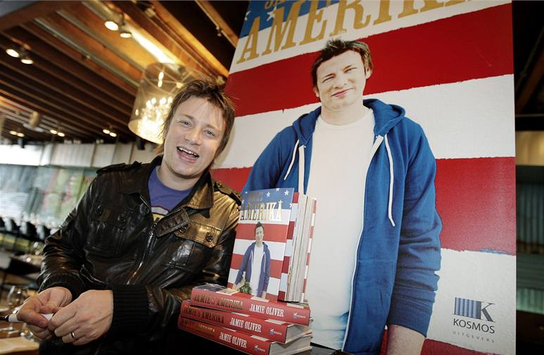 ]�Jamieho Amerika�. Britský televizní �éfkucha� Jamie Oliver si rychle dokázal získat p�íze� amerických divák� a �tená��. 